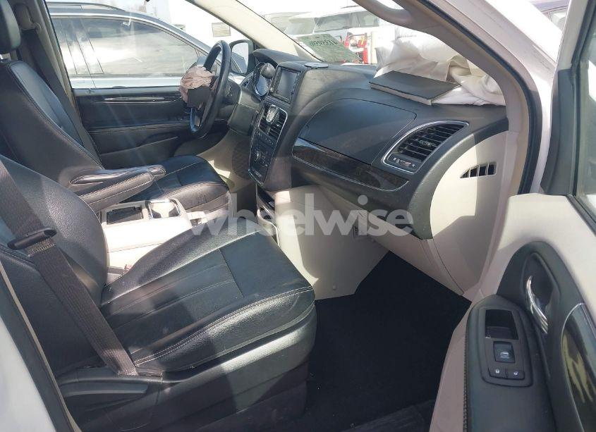 Photo 5 of 2016 Chrysler Town & COUNTRY TOURING (VIN 2C4RC1BG3GR293200)