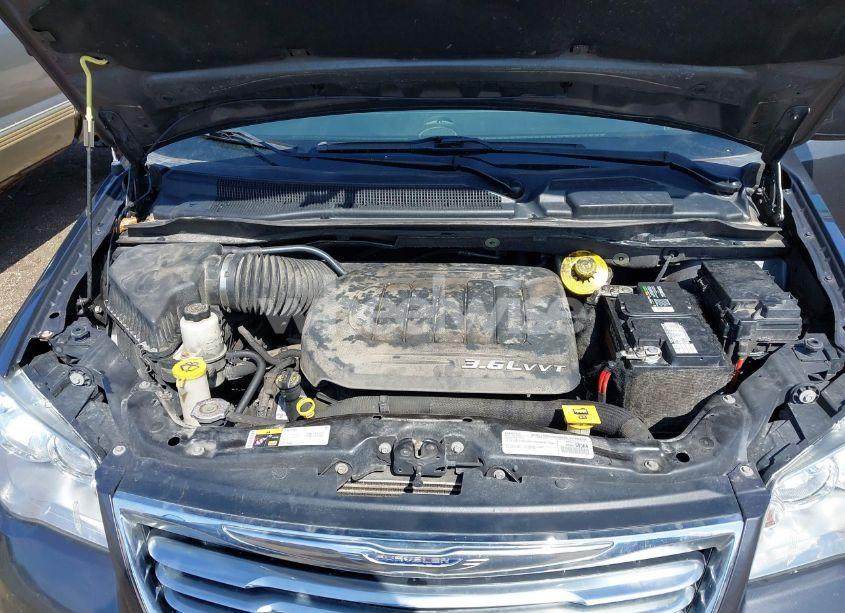 Photo 10 of 2016 Chrysler Town & COUNTRY TOURING (VIN 2C4RC1BG3GR296131)