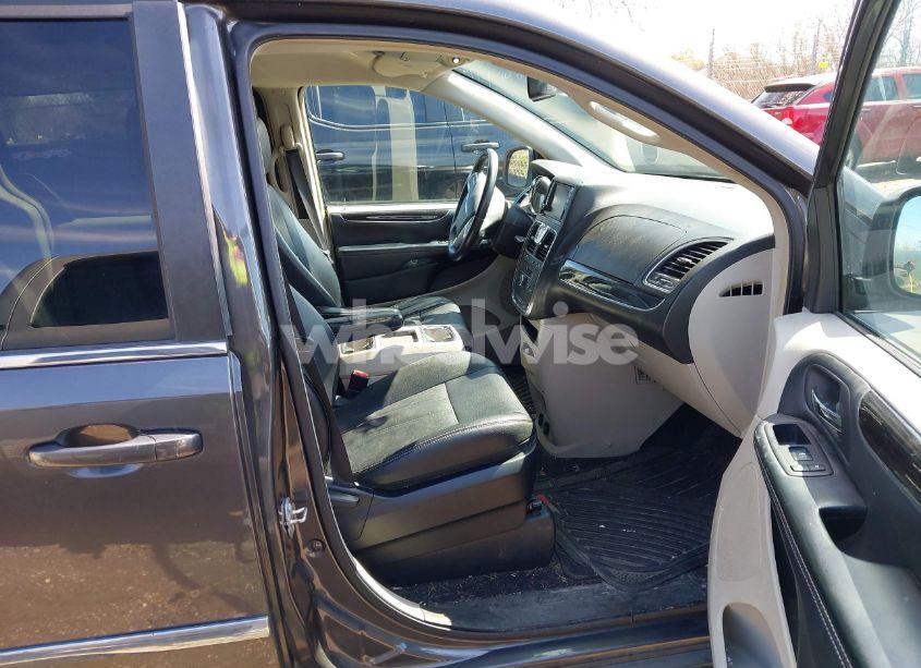 Photo 5 of 2016 Chrysler Town & COUNTRY TOURING (VIN 2C4RC1BG3GR296131)