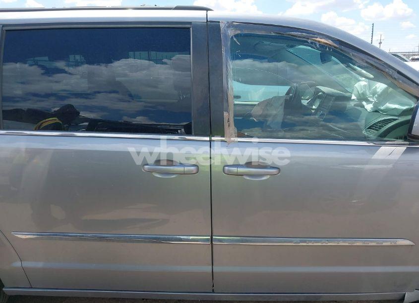 Photo 13 of 2016 Chrysler Town & COUNTRY TOURING (VIN 2C4RC1BG3GR302039)