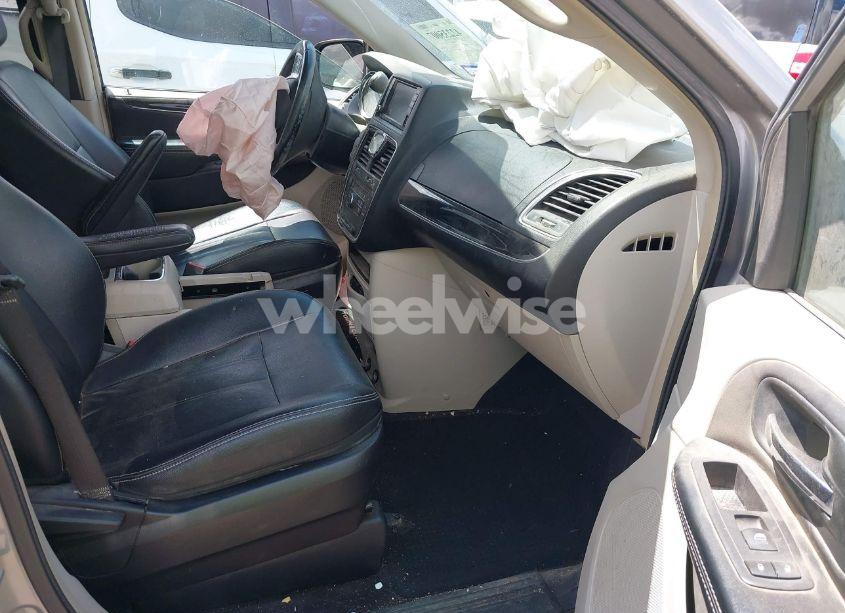 Photo 5 of 2016 Chrysler Town & COUNTRY TOURING (VIN 2C4RC1BG3GR302039)