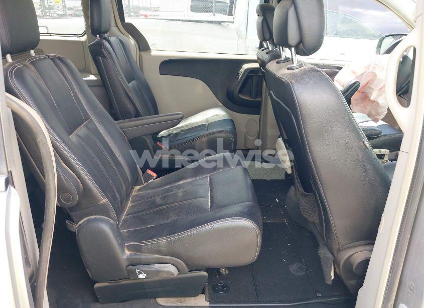 Photo 8 of 2016 Chrysler Town & COUNTRY TOURING (VIN 2C4RC1BG3GR302039)