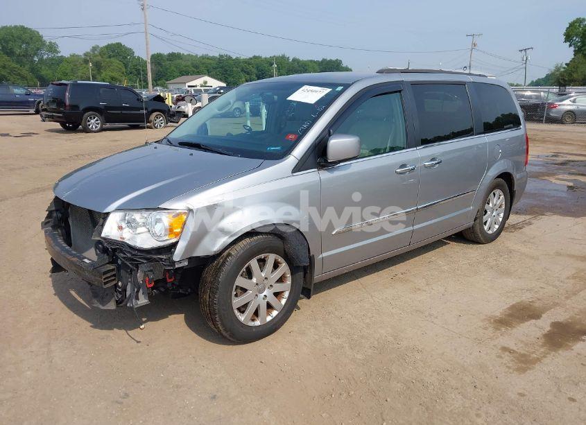 Photo 2 of 2016 Chrysler Town & COUNTRY TOURING (VIN 2C4RC1BG3GR304017)