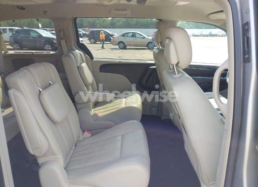 Photo 8 of 2016 Chrysler Town & COUNTRY TOURING (VIN 2C4RC1BG3GR304017)