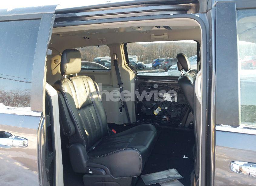 Photo 8 of 2016 Chrysler Town & COUNTRY TOURING (VIN 2C4RC1BG3GR304518)