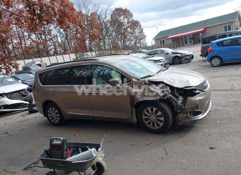 Photo 13 of 2017 Chrysler Pacifica TOURING-L (VIN 2C4RC1BG3HR537929)