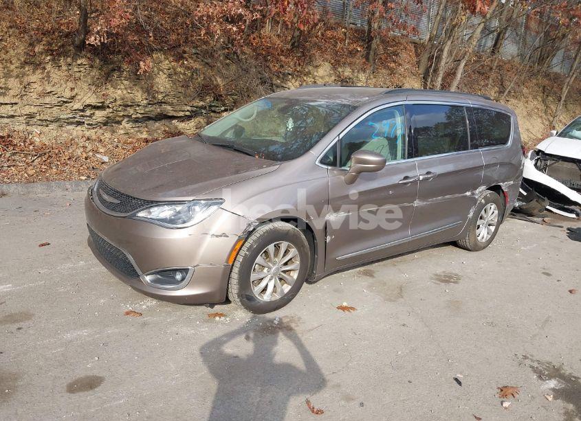 Photo 2 of 2017 Chrysler Pacifica TOURING-L (VIN 2C4RC1BG3HR537929)