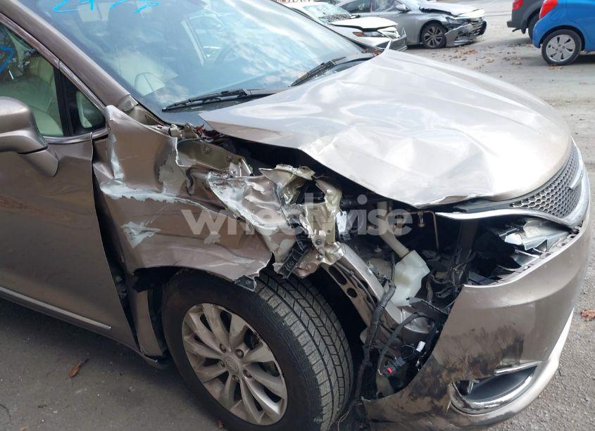 Photo 6 of 2017 Chrysler Pacifica TOURING-L (VIN 2C4RC1BG3HR537929)