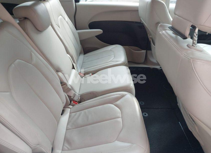 Photo 8 of 2017 Chrysler Pacifica TOURING-L (VIN 2C4RC1BG3HR537929)