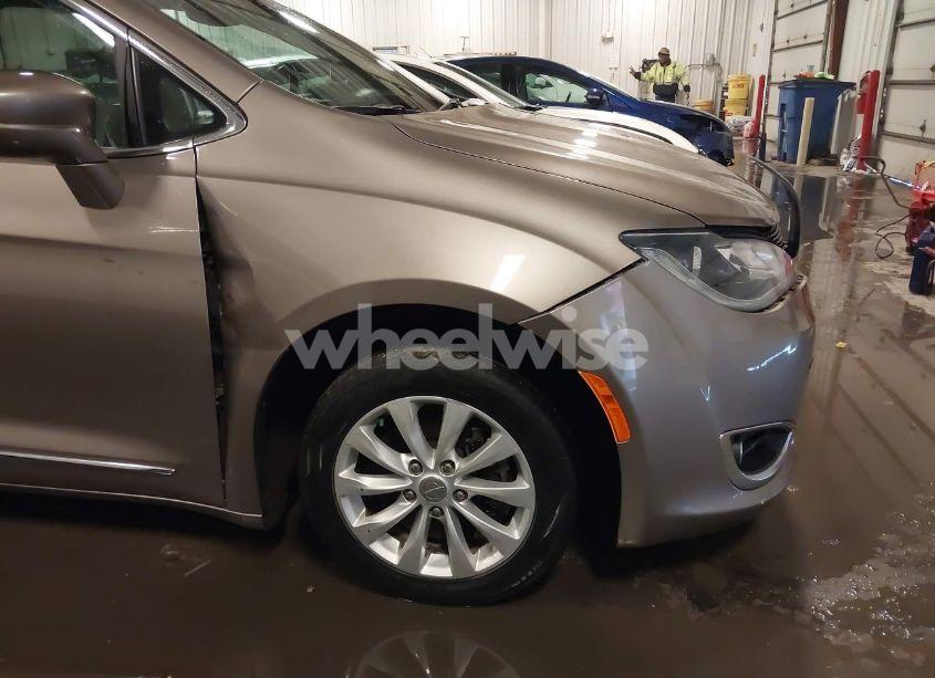 Photo 12 of 2017 Chrysler Pacifica TOURING-L (VIN 2C4RC1BG3HR552687)