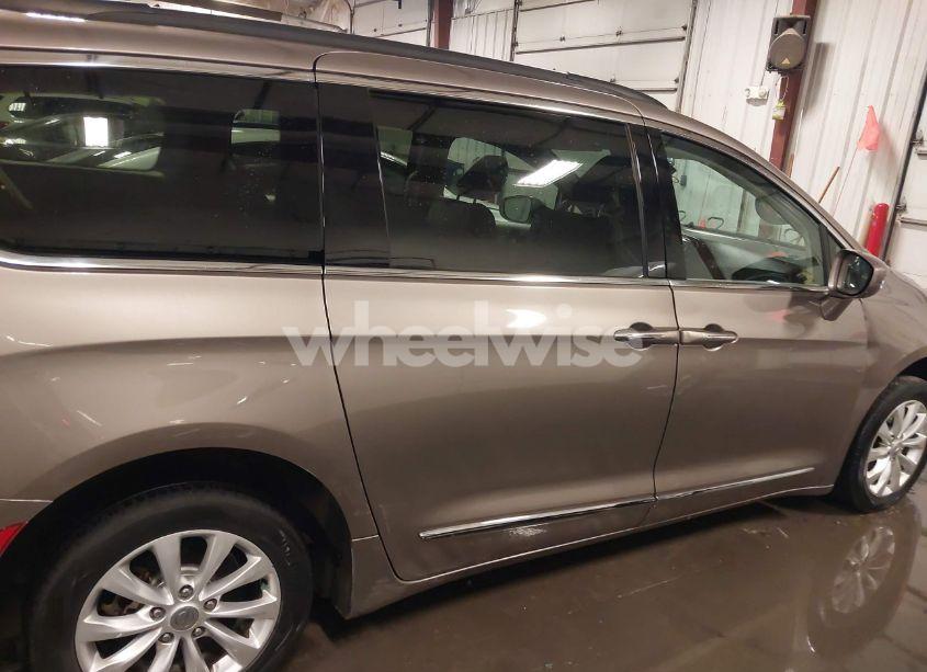 Photo 14 of 2017 Chrysler Pacifica TOURING-L (VIN 2C4RC1BG3HR552687)