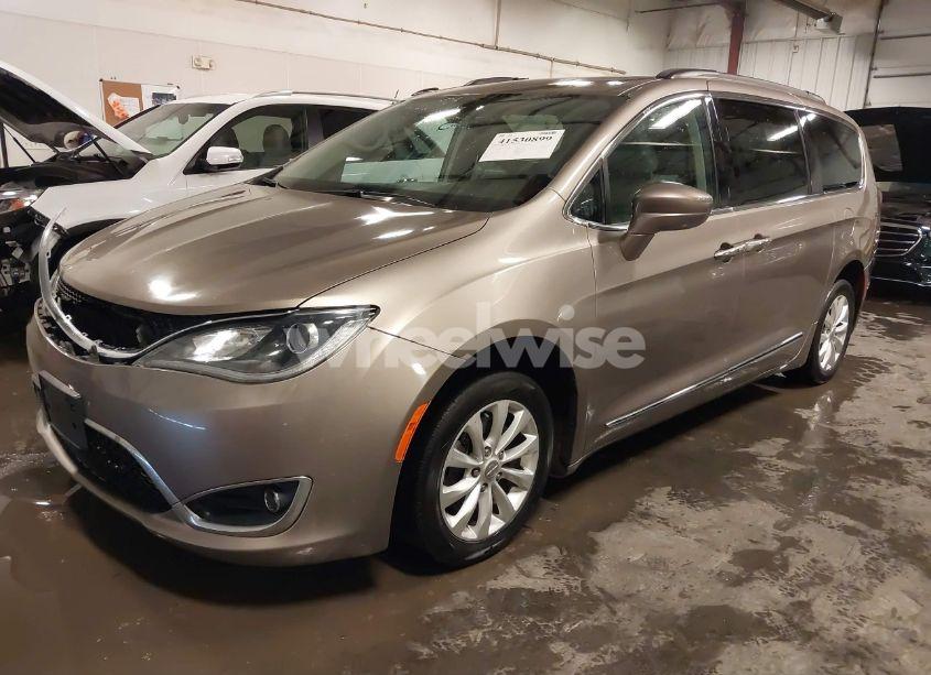 Photo 2 of 2017 Chrysler Pacifica TOURING-L (VIN 2C4RC1BG3HR552687)