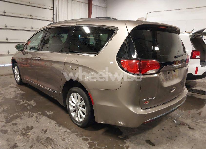 Photo 3 of 2017 Chrysler Pacifica TOURING-L (VIN 2C4RC1BG3HR552687)