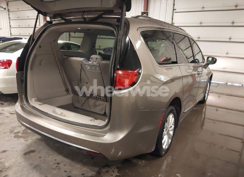 Photo 4 of 2017 Chrysler Pacifica TOURING-L (VIN 2C4RC1BG3HR552687)