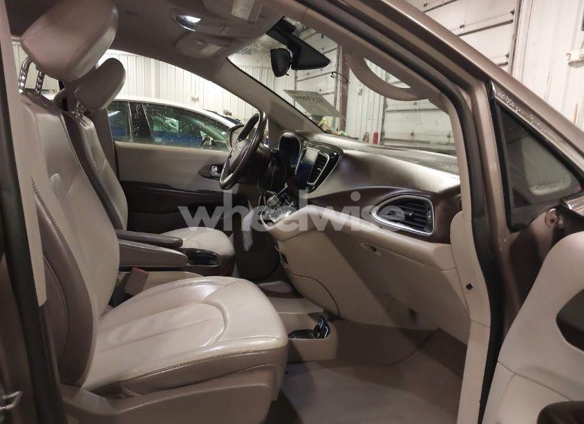 Photo 5 of 2017 Chrysler Pacifica TOURING-L (VIN 2C4RC1BG3HR552687)