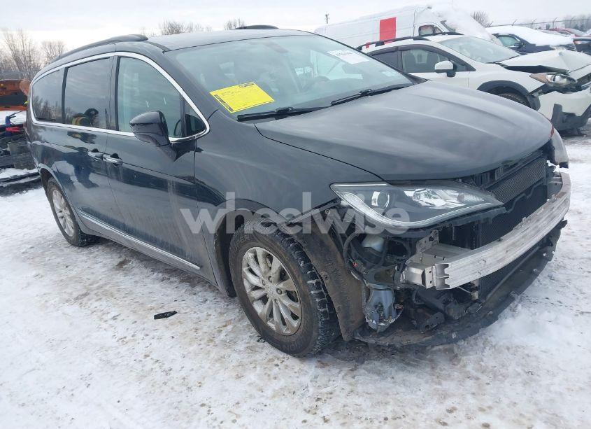 2017 Chrysler Pacifica TOURING-L (VIN 2C4RC1BG3HR569537) main photo