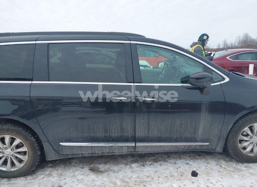 Photo 14 of 2017 Chrysler Pacifica TOURING-L (VIN 2C4RC1BG3HR569537)