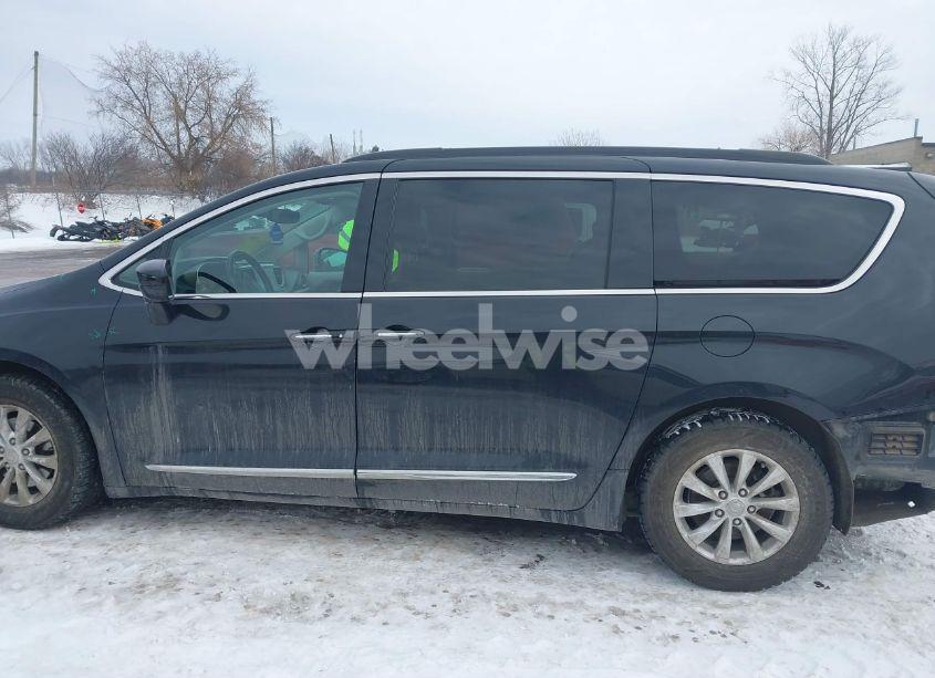 Photo 15 of 2017 Chrysler Pacifica TOURING-L (VIN 2C4RC1BG3HR569537)