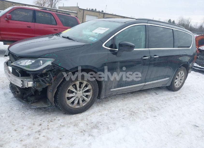 Photo 2 of 2017 Chrysler Pacifica TOURING-L (VIN 2C4RC1BG3HR569537)