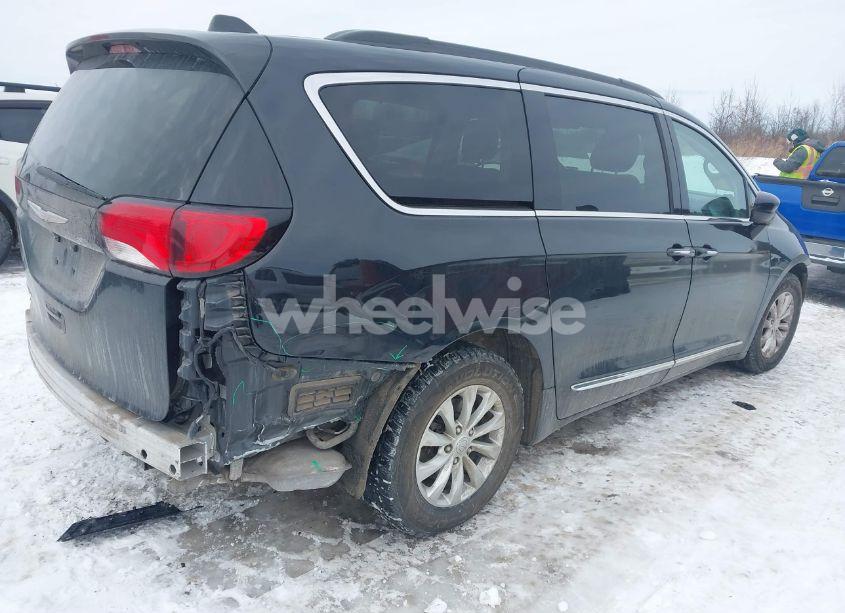 Photo 4 of 2017 Chrysler Pacifica TOURING-L (VIN 2C4RC1BG3HR569537)