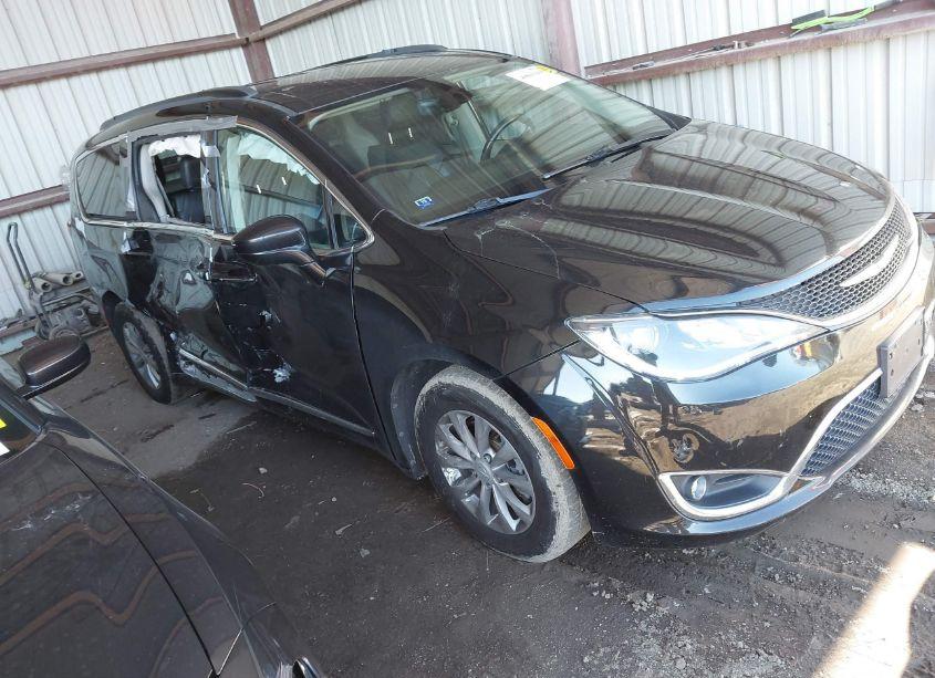 2017 Chrysler Pacifica TOURING-L (VIN 2C4RC1BG3HR598794) main photo