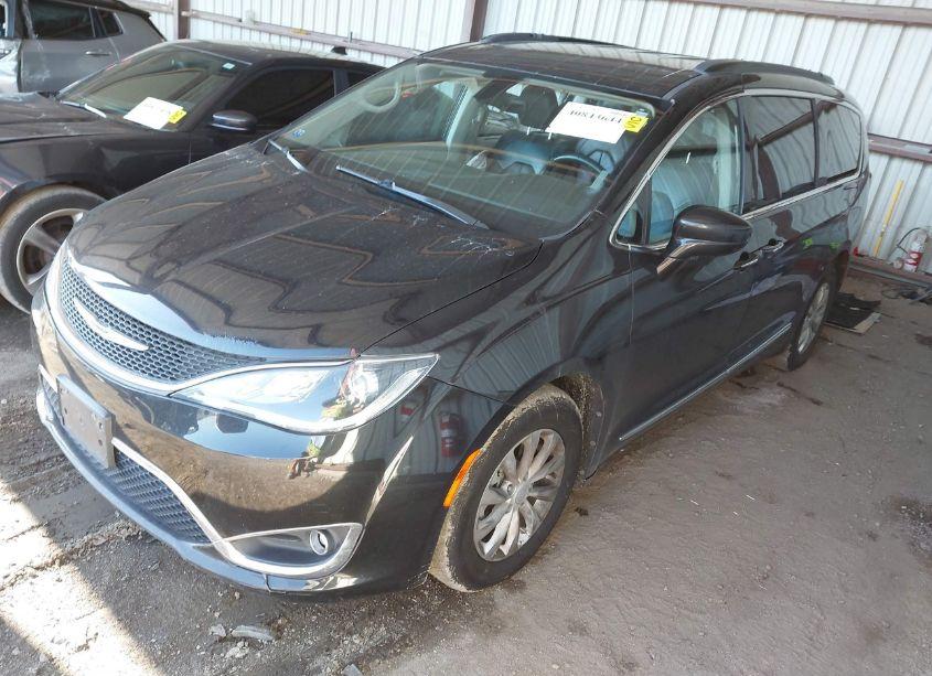 Photo 2 of 2017 Chrysler Pacifica TOURING-L (VIN 2C4RC1BG3HR598794)