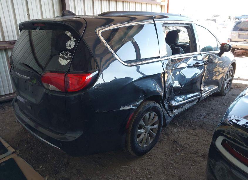 Photo 4 of 2017 Chrysler Pacifica TOURING-L (VIN 2C4RC1BG3HR598794)