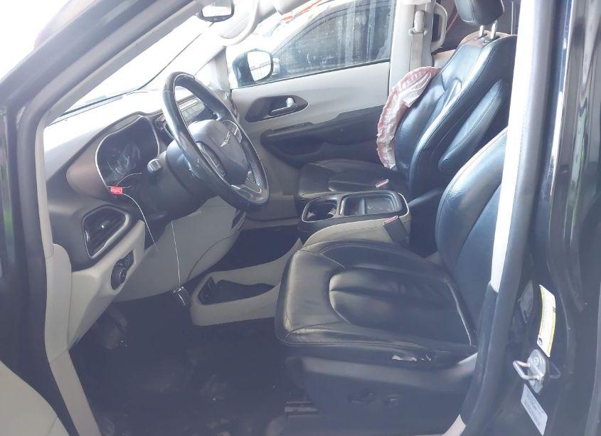 Photo 5 of 2017 Chrysler Pacifica TOURING-L (VIN 2C4RC1BG3HR598794)