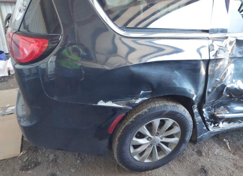 Photo 6 of 2017 Chrysler Pacifica TOURING-L (VIN 2C4RC1BG3HR598794)