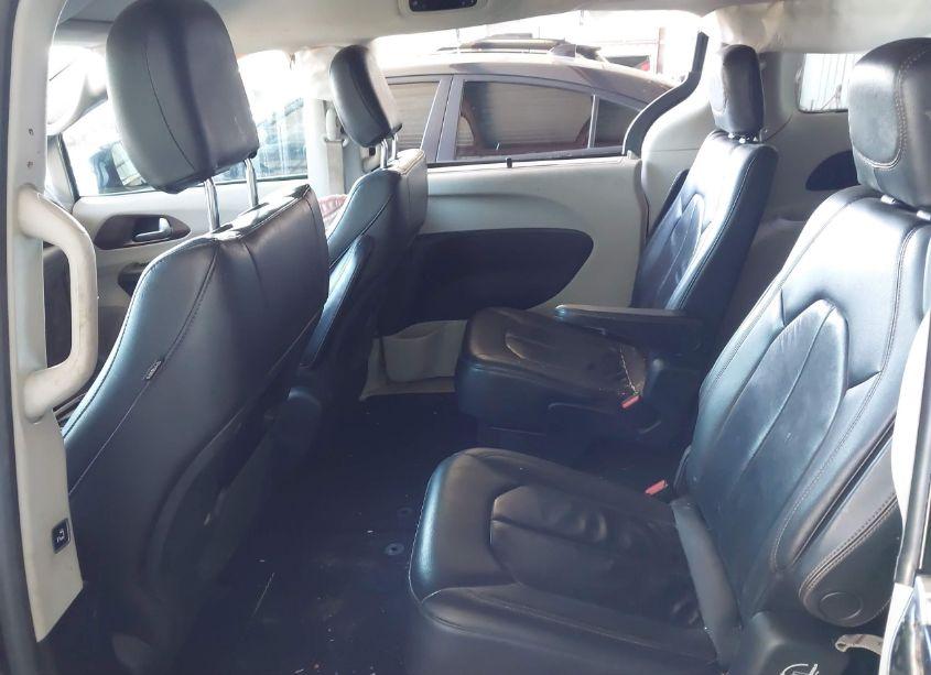 Photo 8 of 2017 Chrysler Pacifica TOURING-L (VIN 2C4RC1BG3HR598794)