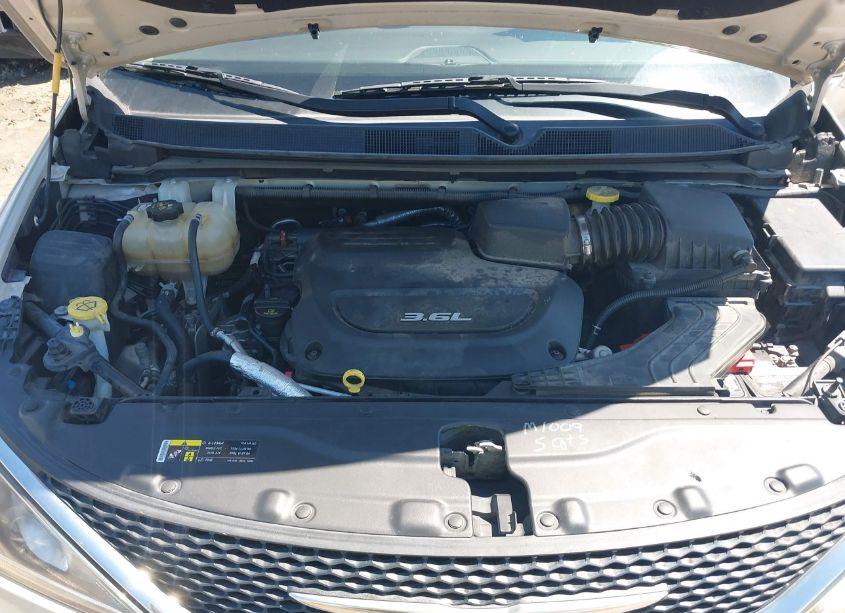 Photo 10 of 2017 Chrysler Pacifica TOURING PLUS/TOURING-L (VIN 2C4RC1BG3HR720411)