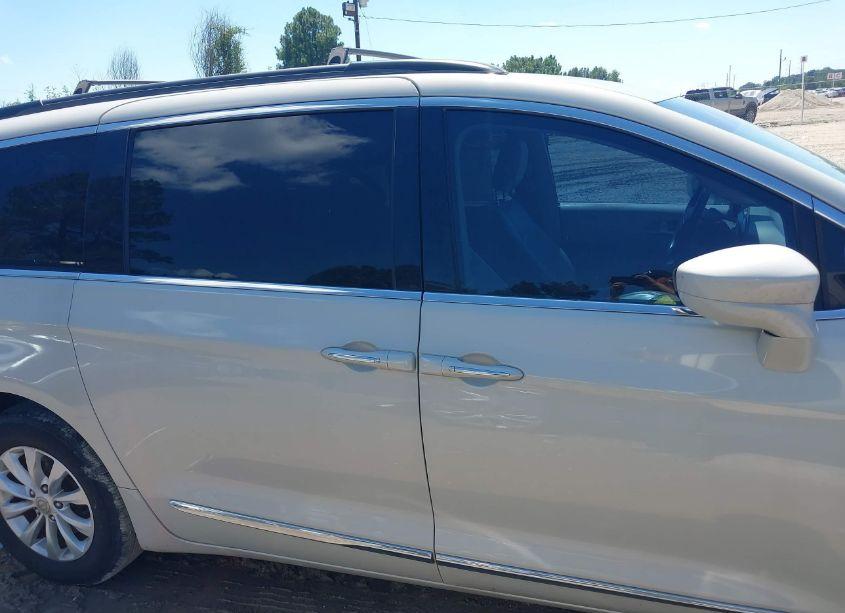 Photo 13 of 2017 Chrysler Pacifica TOURING PLUS/TOURING-L (VIN 2C4RC1BG3HR720411)