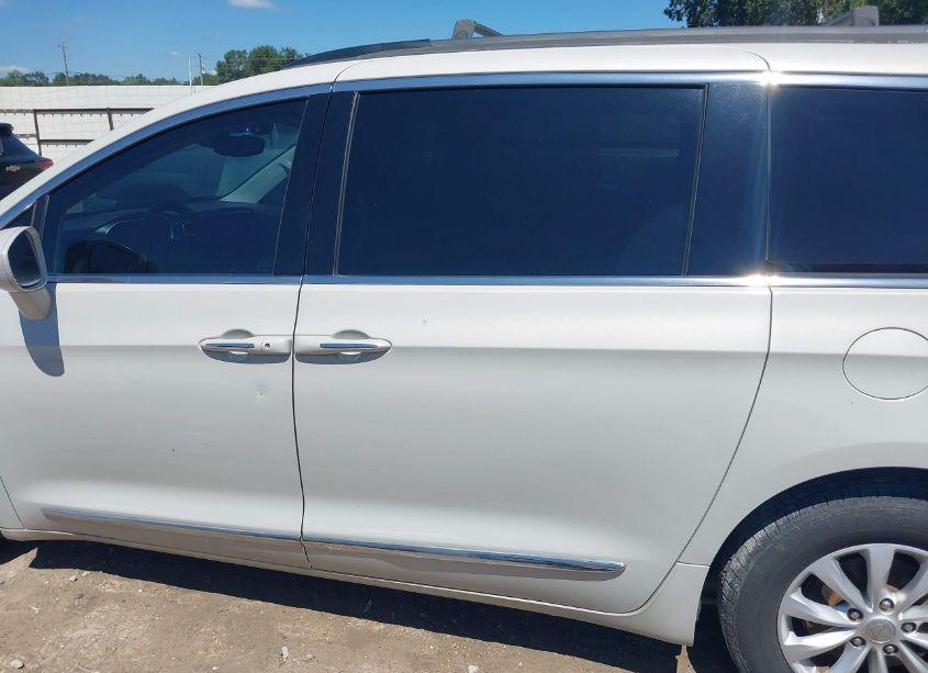 Photo 14 of 2017 Chrysler Pacifica TOURING PLUS/TOURING-L (VIN 2C4RC1BG3HR720411)