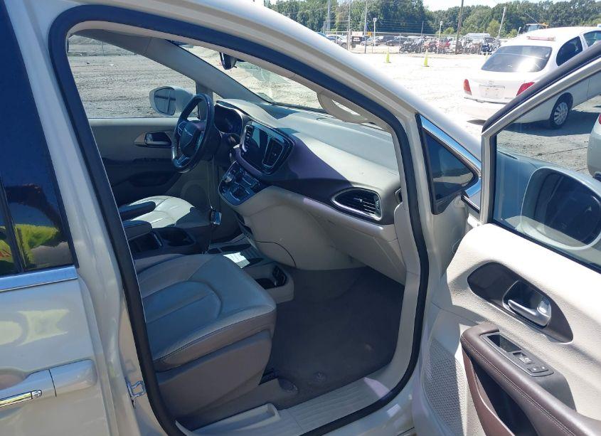 Photo 5 of 2017 Chrysler Pacifica TOURING PLUS/TOURING-L (VIN 2C4RC1BG3HR720411)