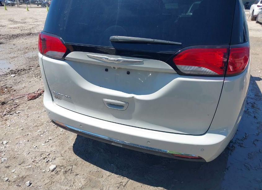 Photo 6 of 2017 Chrysler Pacifica TOURING PLUS/TOURING-L (VIN 2C4RC1BG3HR720411)