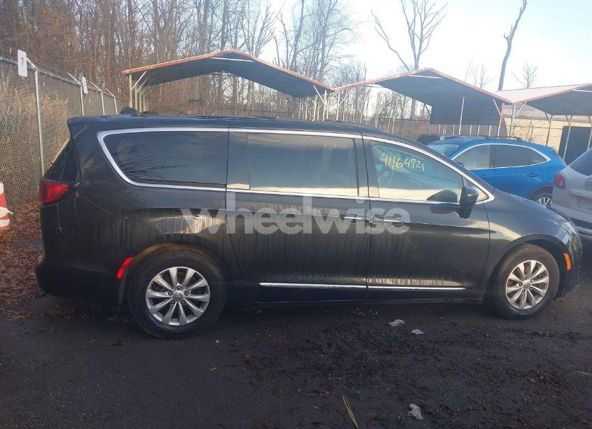 Photo 13 of 2017 Chrysler Pacifica TOURING-L (VIN 2C4RC1BG3HR747995)