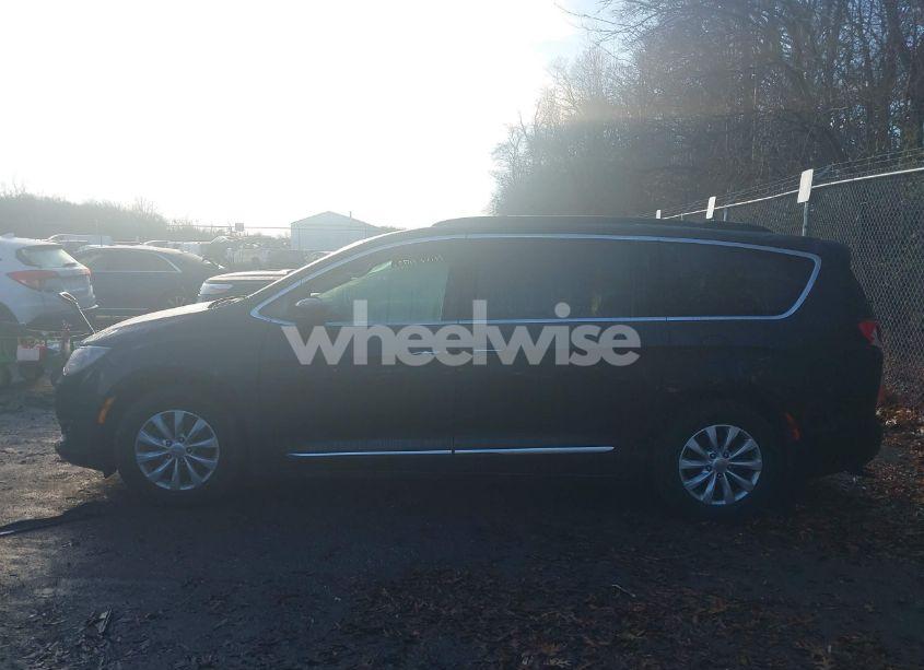 Photo 14 of 2017 Chrysler Pacifica TOURING-L (VIN 2C4RC1BG3HR747995)