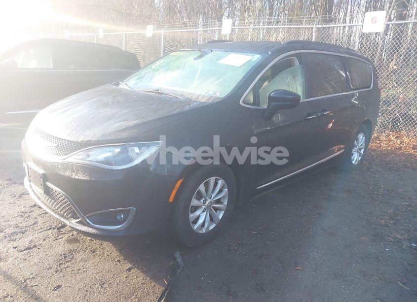 Photo 2 of 2017 Chrysler Pacifica TOURING-L (VIN 2C4RC1BG3HR747995)
