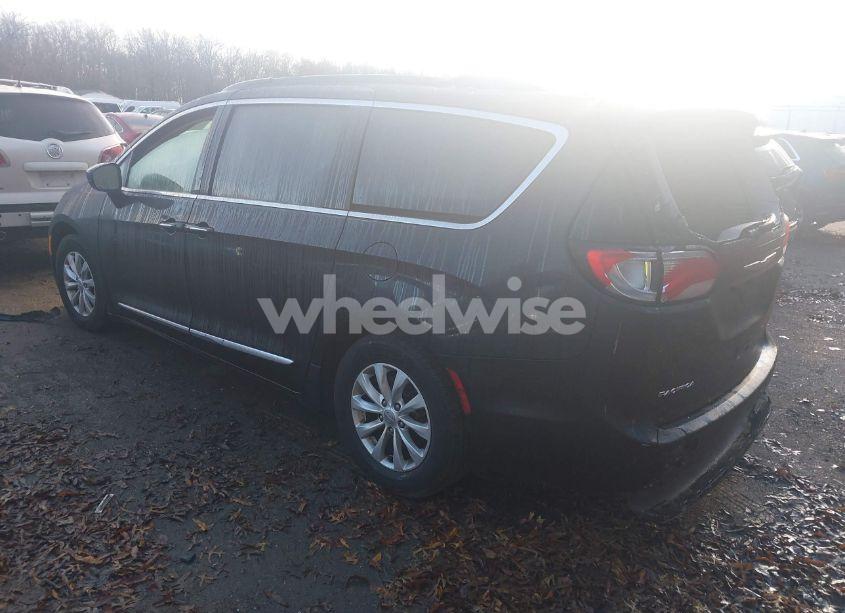 Photo 3 of 2017 Chrysler Pacifica TOURING-L (VIN 2C4RC1BG3HR747995)