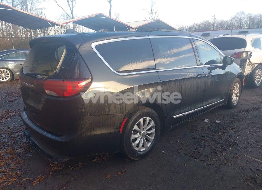 Photo 4 of 2017 Chrysler Pacifica TOURING-L (VIN 2C4RC1BG3HR747995)