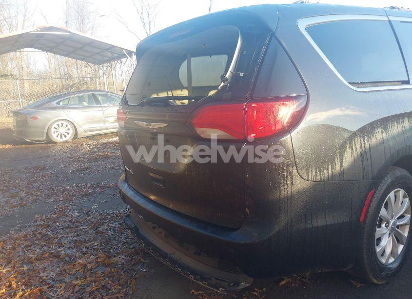 Photo 6 of 2017 Chrysler Pacifica TOURING-L (VIN 2C4RC1BG3HR747995)