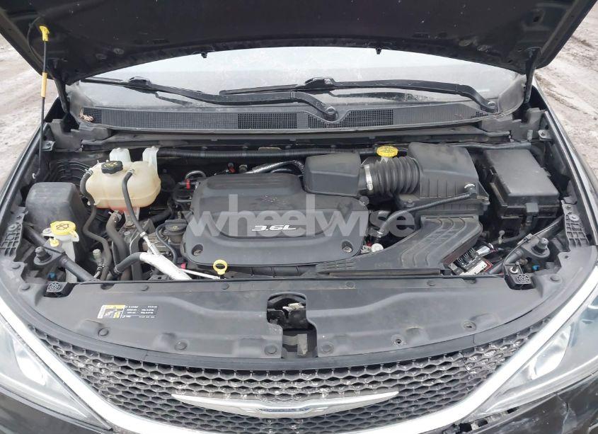 Photo 10 of 2017 Chrysler Pacifica TOURING-L (VIN 2C4RC1BG3HR821464)
