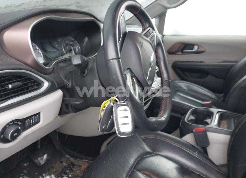 Photo 11 of 2017 Chrysler Pacifica TOURING-L (VIN 2C4RC1BG3HR821464)