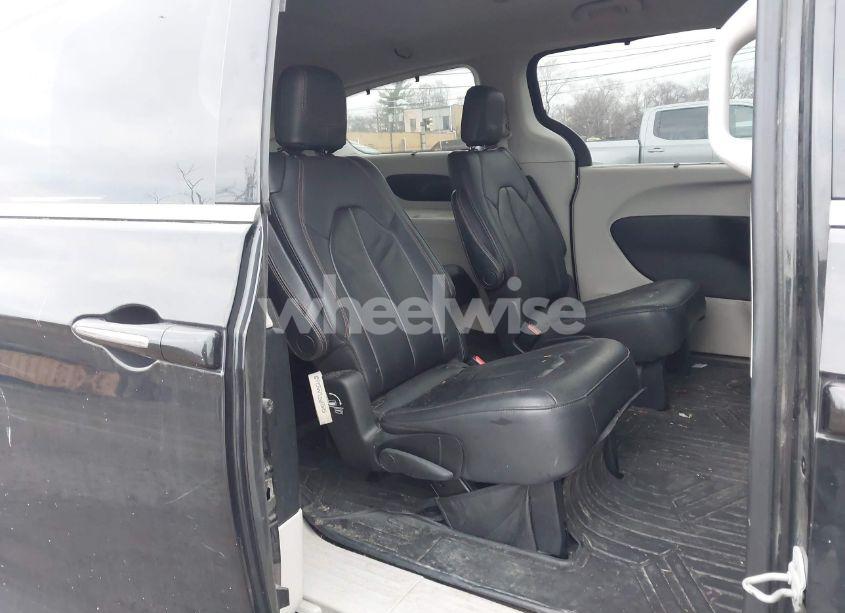 Photo 8 of 2017 Chrysler Pacifica TOURING-L (VIN 2C4RC1BG3HR821464)