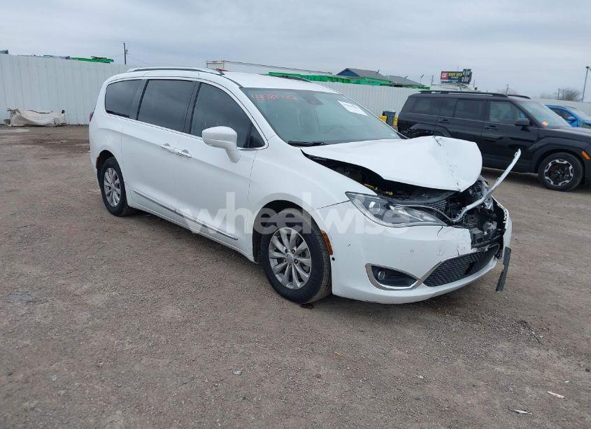 2018 Chrysler Pacifica TOURING L (VIN 2C4RC1BG3JR139030) main photo