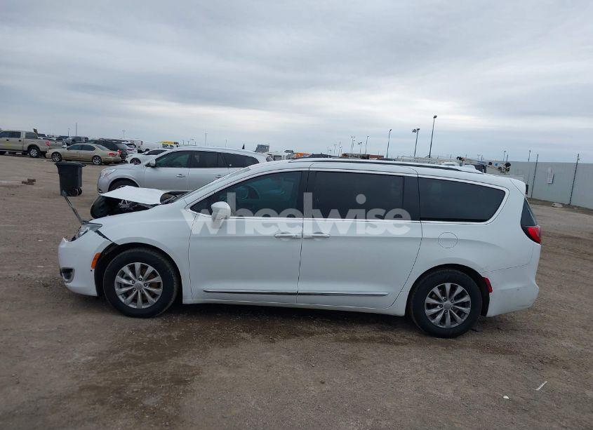 Photo 14 of 2018 Chrysler Pacifica TOURING L (VIN 2C4RC1BG3JR139030)