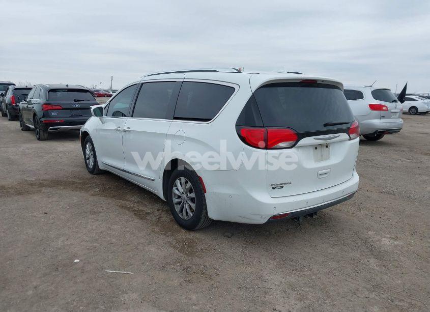 Photo 3 of 2018 Chrysler Pacifica TOURING L (VIN 2C4RC1BG3JR139030)
