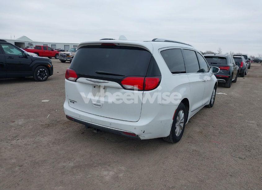 Photo 4 of 2018 Chrysler Pacifica TOURING L (VIN 2C4RC1BG3JR139030)
