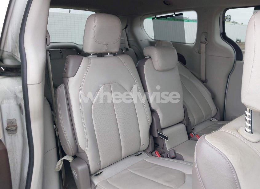 Photo 8 of 2018 Chrysler Pacifica TOURING L (VIN 2C4RC1BG3JR139030)