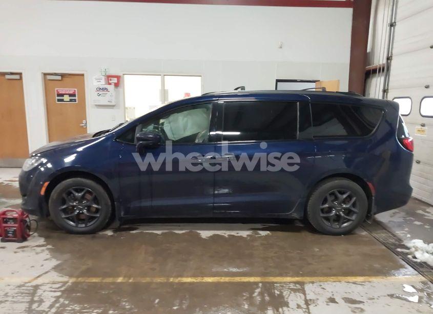 Photo 14 of 2018 Chrysler Pacifica TOURING L (VIN 2C4RC1BG3JR227303)